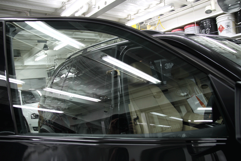 BMW X５ 断熱カーフィルム施工。　フロントガラスは透明断熱カーフィルム施工。