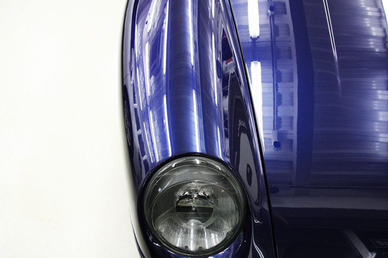 ポルシェ　911　(993)ターボ　ボディガラスコーティング、磨き後の蛍光灯でのボディ光沢
