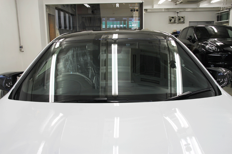 フロントガラスへ断熱カーフィルム施工　BMW M4