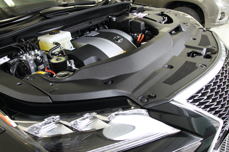 レクサス RX450h エンジンルームまわりの樹脂パーツへコーティング施工。