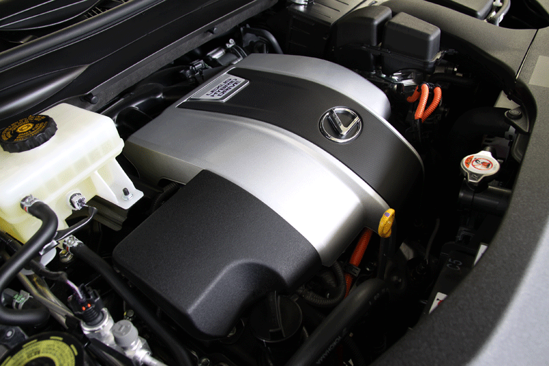 レクサス RX450h エンジンカバーへコーティング施工。