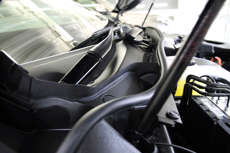 レクサス RX450h ワイパーーまわりの樹脂パーツへコーティング施工。